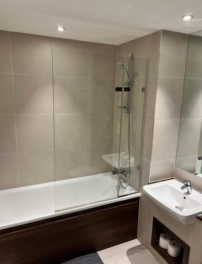 Modern Room Homestay In Apartment With Private Bathroom Croydon Exterior foto